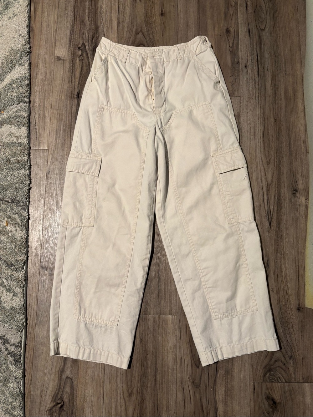 Woman’s Cream Cargo Pants